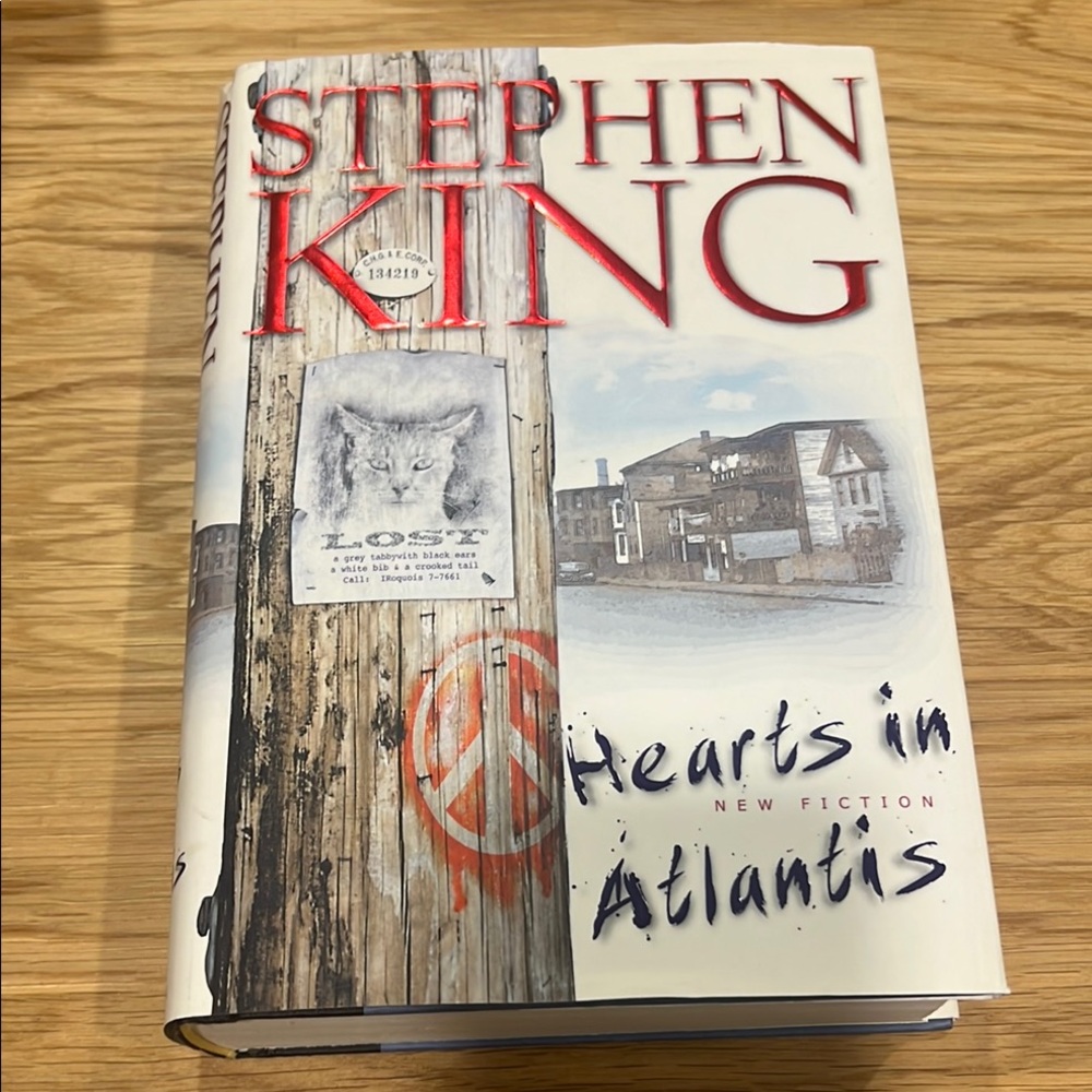 'Hearts in Atlantis' Hardcover Book - Multicolor
